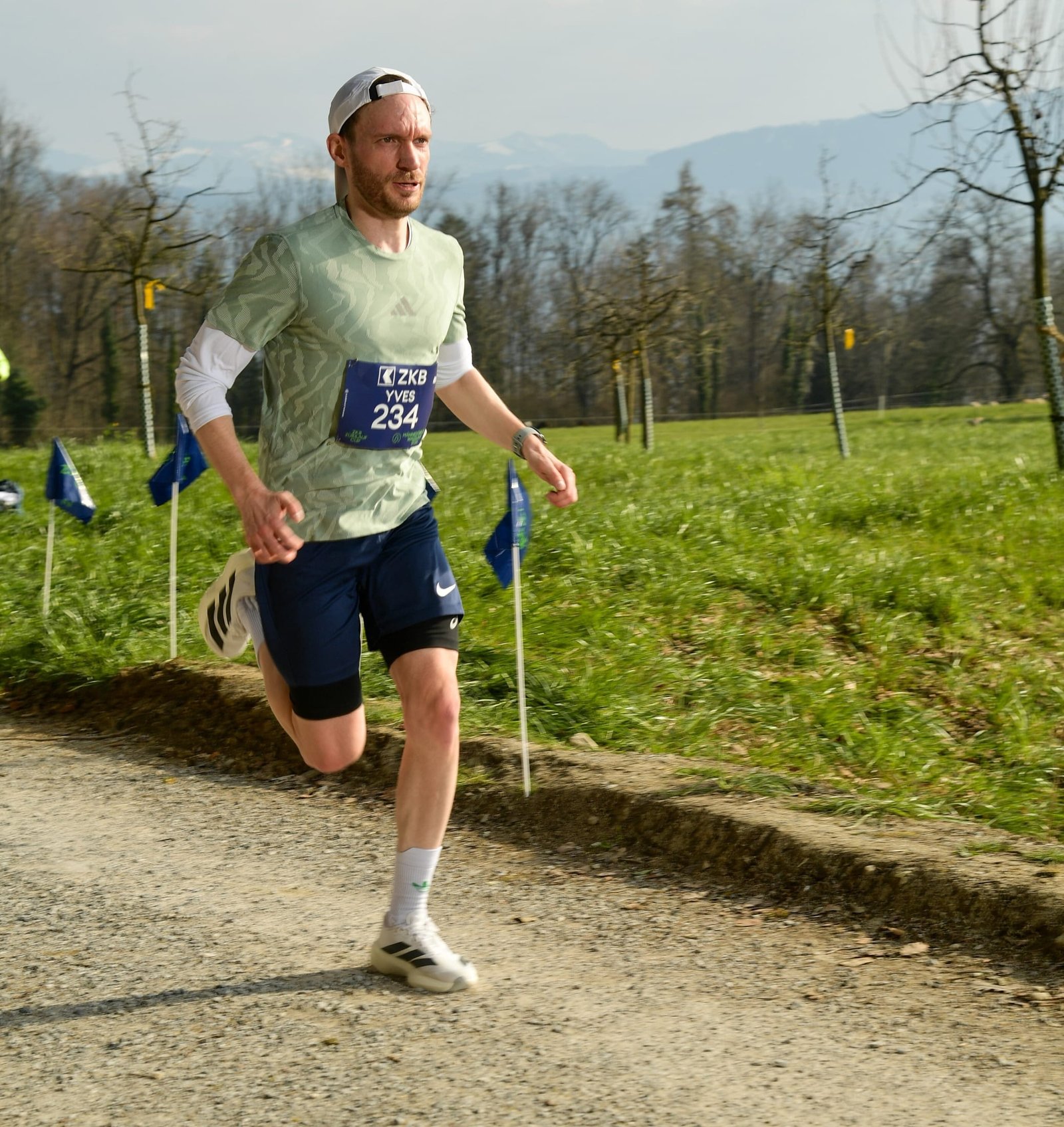 Yves Rogenmoser beim Männedorf Waldlauf 2026